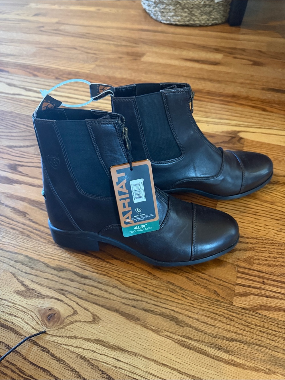 Ariat size 8 1/2 NWT boots